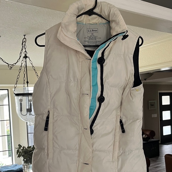 L.L. Bean Jackets & Blazers - L.L. Bean Women's Cream Puffer Vest with Black Trim